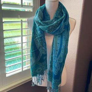 Beautiful Scarf in tones of Blue and Green EUC